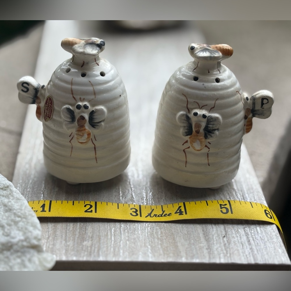 Bee Salt and Pepper Shakers, Beehive tableware, Vintage ceramic, hand painted